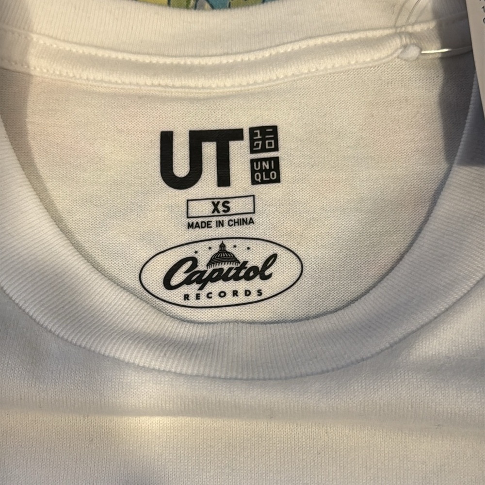 🆕 Uniqlo Beatles/ Capitol Records Graphic Tee NWT - Picture 5 of 11